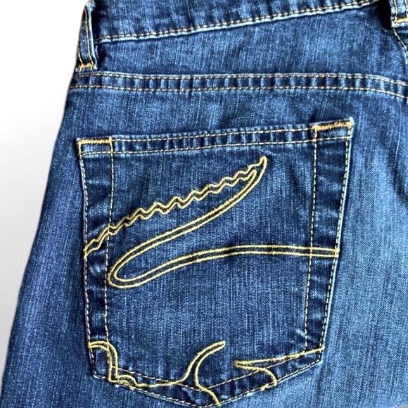 Lacoste Jeans with Croc on back pockets - Picture 4 of 11